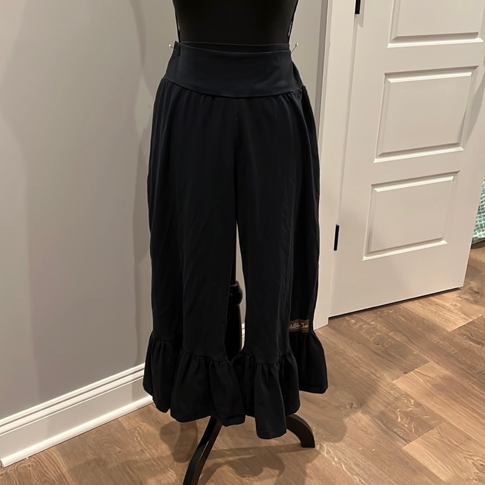 Black Matilda Jane ruffled leggings